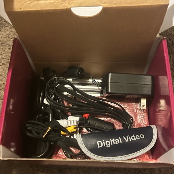 7 In One Multi Functional Digital Video Camcorder - Picture 4 of 5